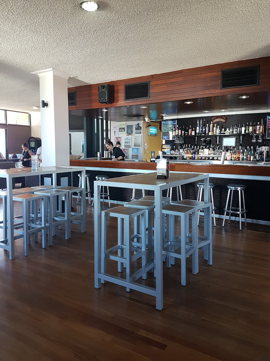 Tavern at The Rocks | restaurant | 50 Enterprise Ave, Two Rocks WA 6037, Australia | 0895612573 OR +61 8 9561 2573