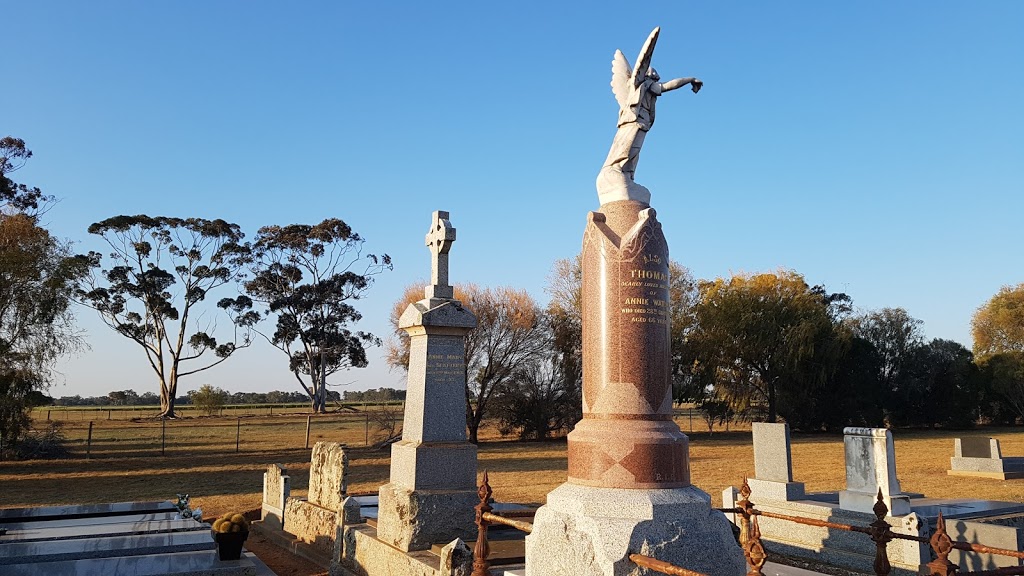 Pannoo-bamawm (Pine Grove) Cemetery | cemetery | OBrien Road, Pine Grove VIC 3573, Australia