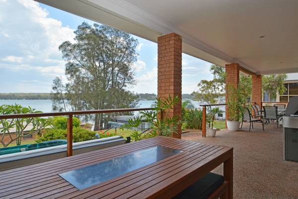 The House on the Lake | 64 Sealand Rd, Fishing Point NSW 2283, Australia | Phone: (02) 8840 2852