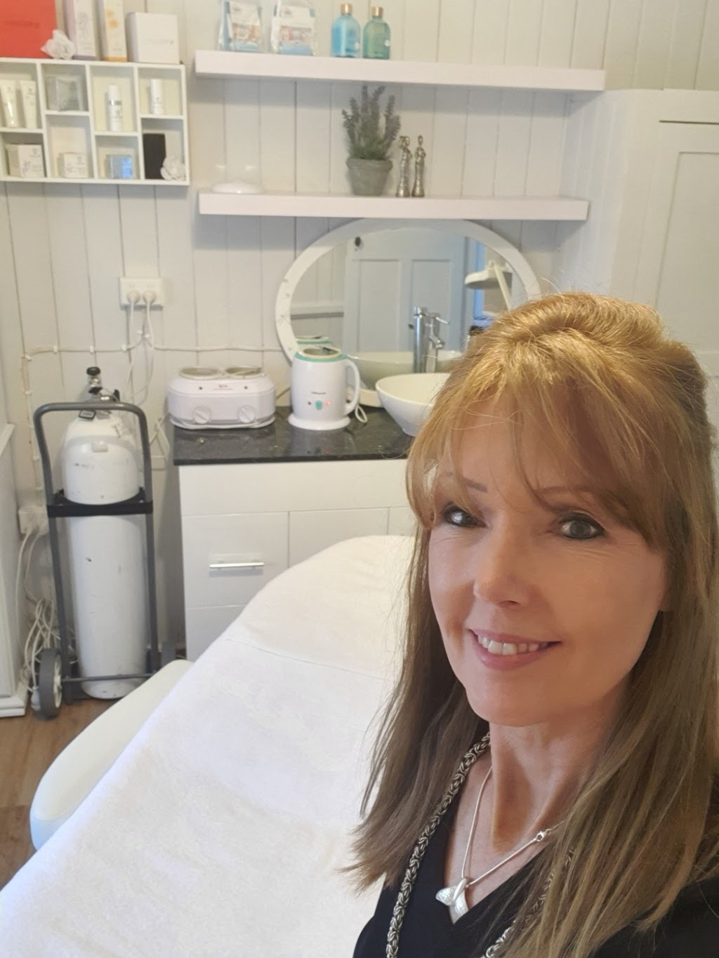 Appletree Beauty Studio ​ | 11 Apple Tree Ct, Meringandan West QLD 4352, Australia | Phone: 0439 424 284