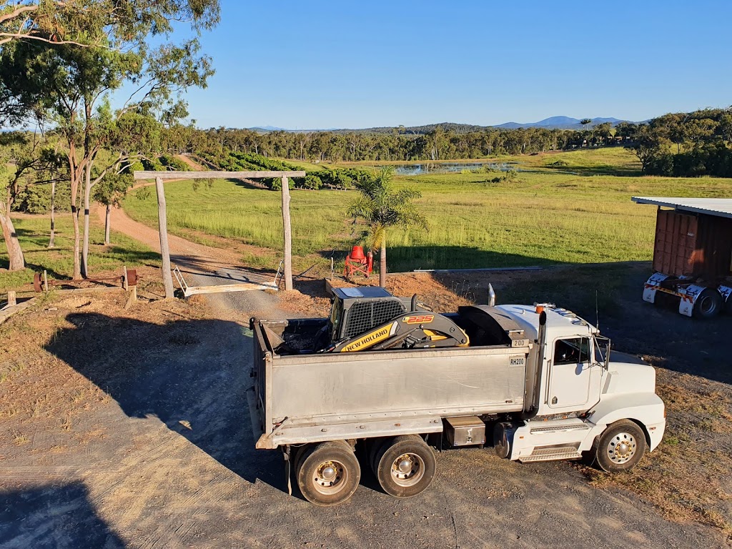 Smiths bobcat & tipper Hire Rockhampton / Yeppoon |  | 9 Riviera Way, Mulambin QLD 4703, Australia | 0407822318 OR +61 407 822 318