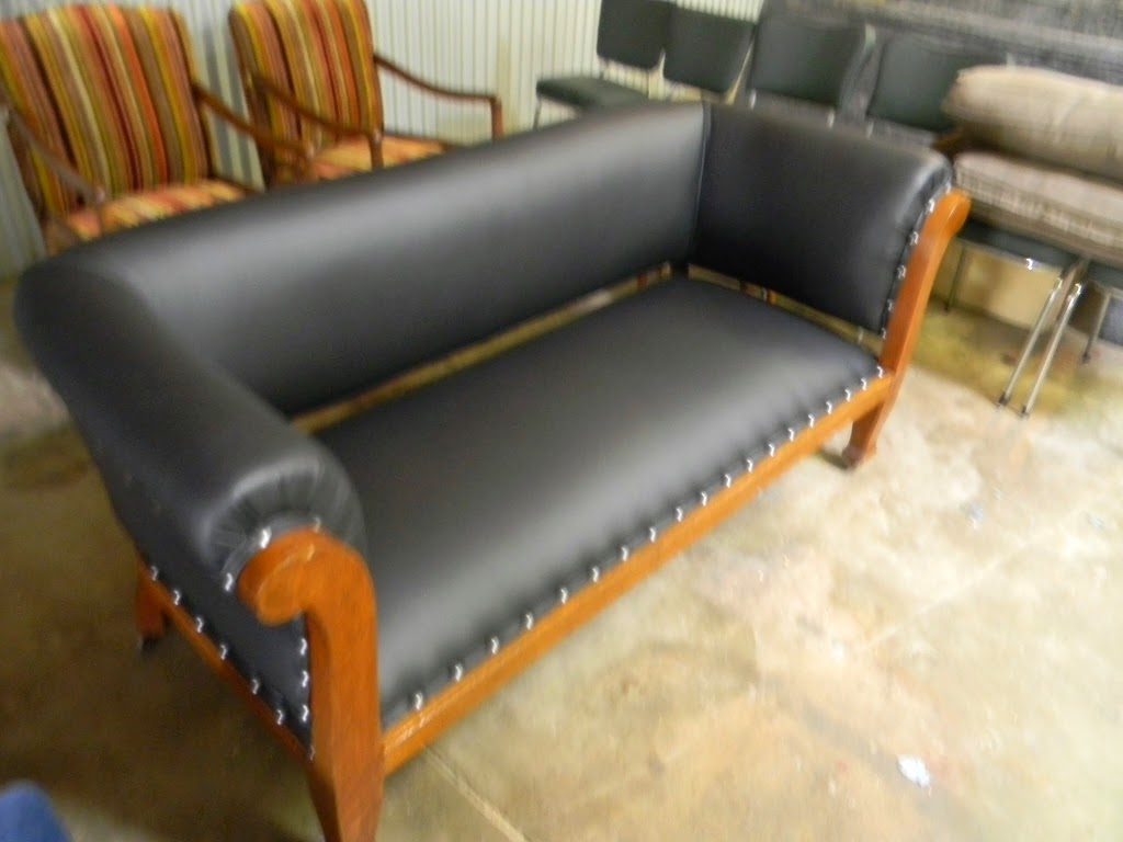 Maclaurin Upholstery | furniture store | Lot 1/327 Raglan St, Sale VIC 3850, Australia | 0351445344 OR +61 3 5144 5344