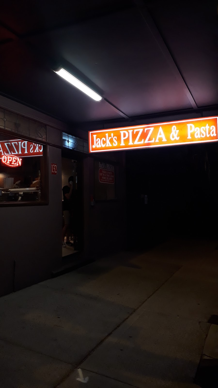 Jacks Pizzas | restaurant | 132 Coogee Bay Rd, Coogee NSW 2034, Australia | 0296650033 OR +61 2 9665 0033