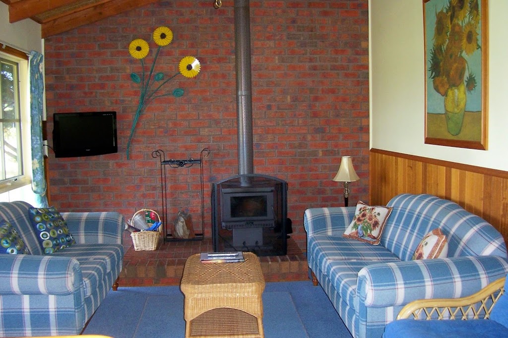 Sunflower Cottage | 55 Gibbs Rd, Yarra Glen VIC 3775, Australia | Phone: (03) 9730 1983
