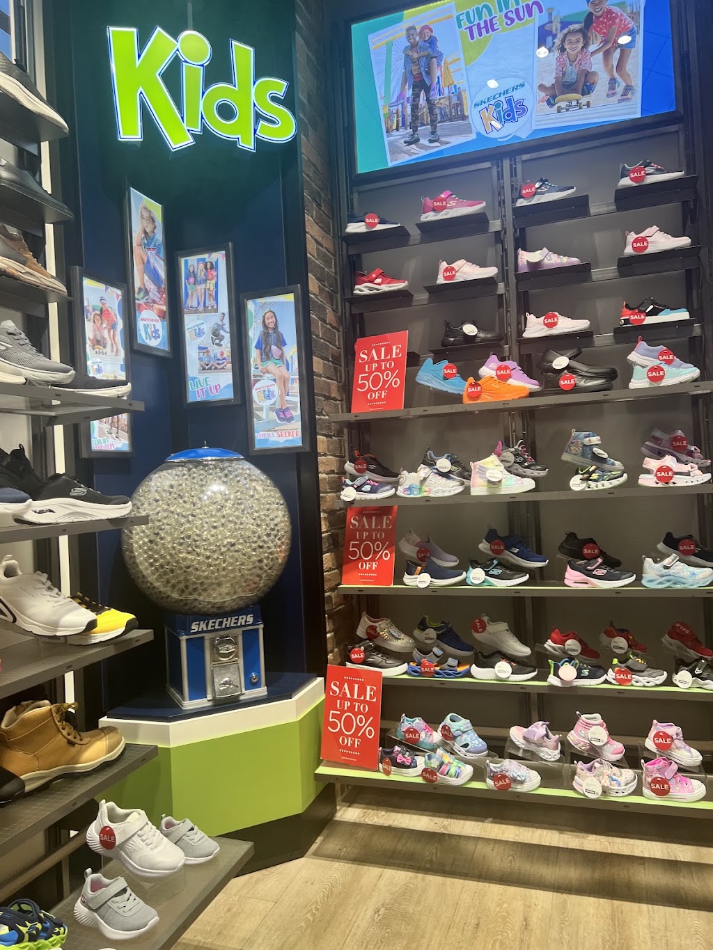 Skechers Burwood | 103/100 Burwood Rd, Burwood NSW 2134, Australia | Phone: (02) 9497 5068