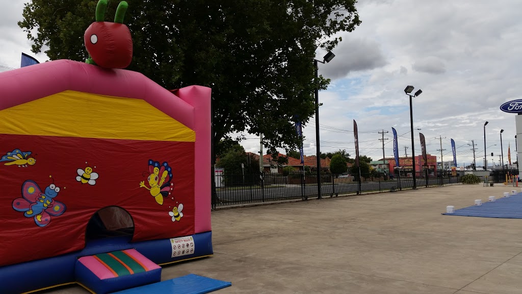Jumping castle hire Melbourne | home goods store | 28 Banjo Circuit, Lynbrook VIC 3975, Australia | 0431811677 OR +61 431 811 677