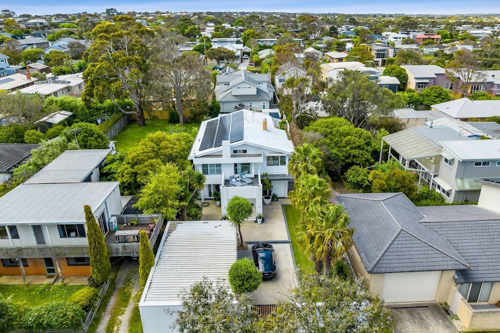 Luxury Retreat Torquay - Ocean View | 2 Central Ave, Torquay VIC 3228, Australia | Phone: 0403 143 171