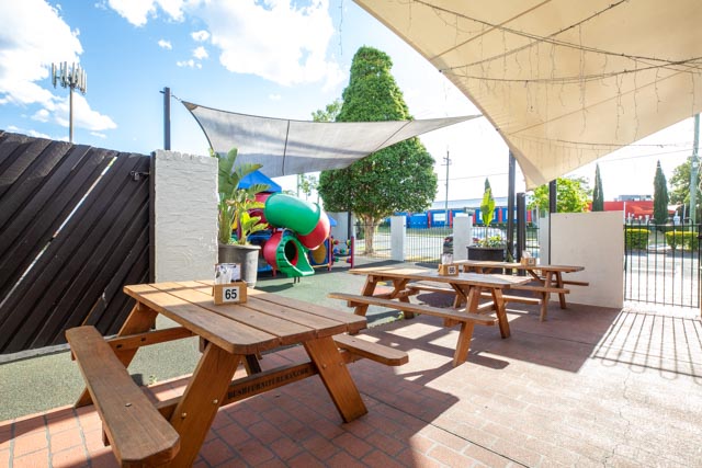 Albany Creek Tavern | 730 Albany Creek Rd, Albany Creek QLD 4035, Australia | Phone: (07) 3264 1477