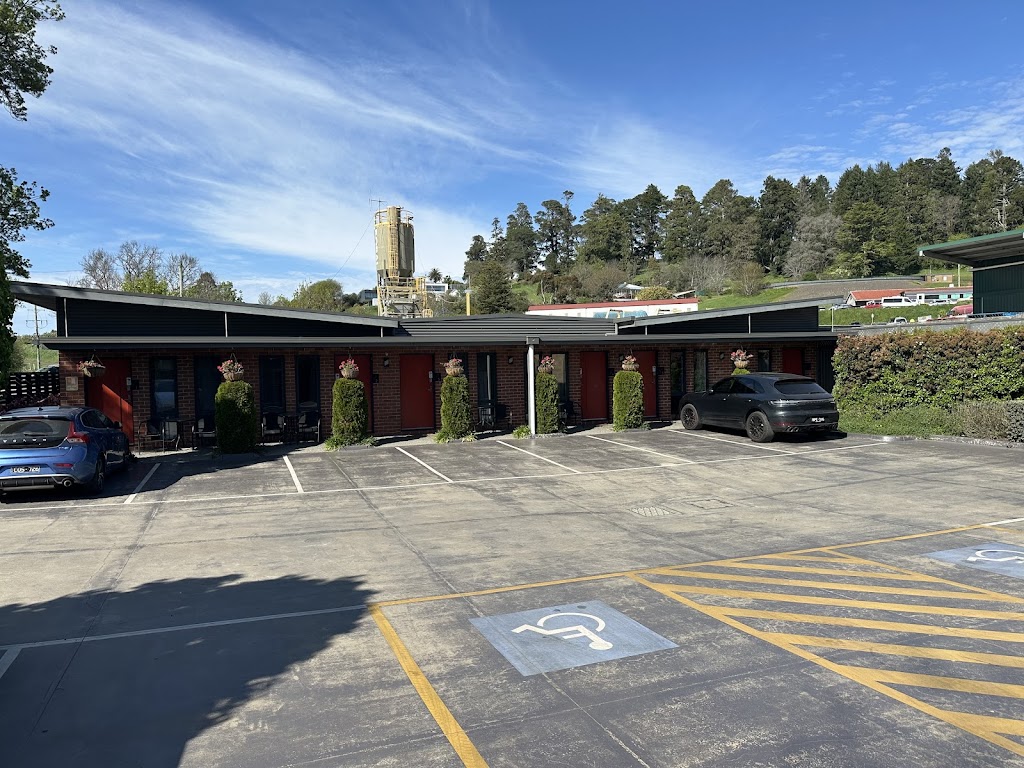 Daylesford Art Motel | 2 East St, Daylesford VIC 3460, Australia | Phone: (03) 5312 2772