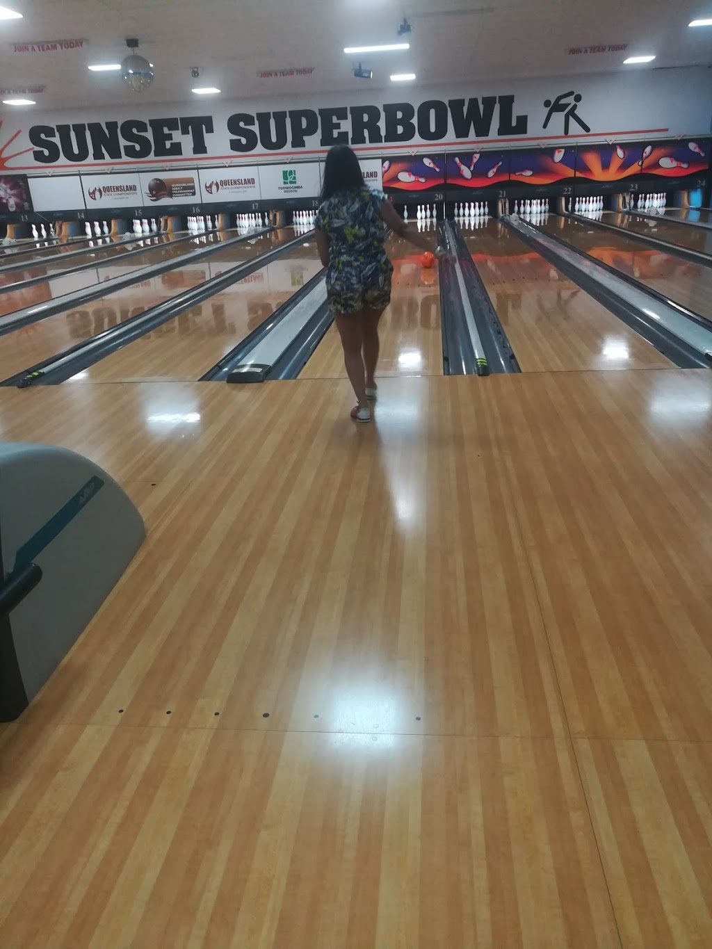 Sunset Superbowl | bowling alley | 531 South St, Glenvale QLD 4350, Australia | 0746340233 OR +61 7 4634 0233