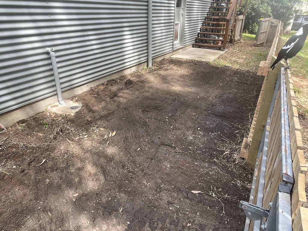 Dazzas Lil digger | Wattle St, Russell Island QLD 4184, Australia | Phone: 0473 501 689