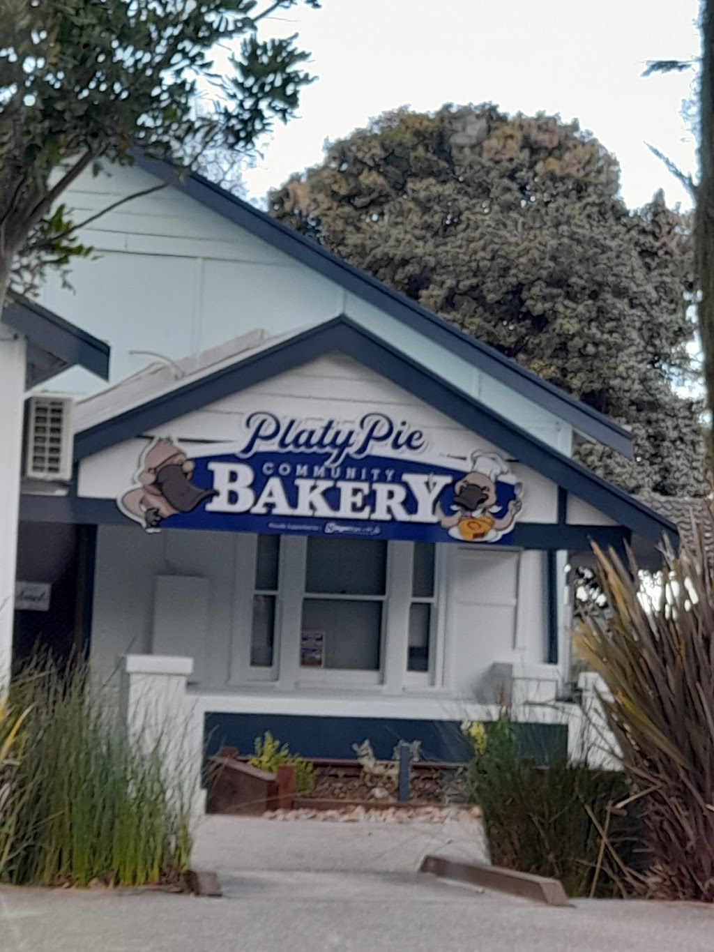 Platy Pie Community Bakery | bakery | 22 Victor Harbor Rd, Mount Compass SA 5210, Australia | 0419709903 OR +61 419 709 903