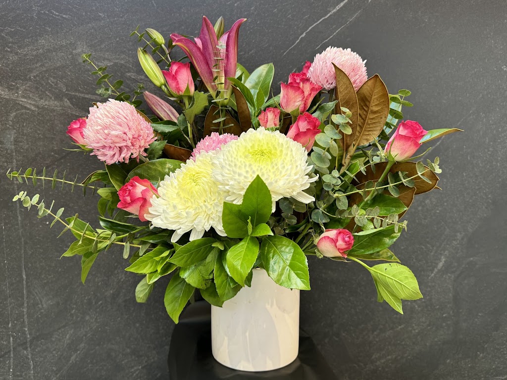 Bright Flowers Macarthur | near Coles, Macarthur Square, level 3 Gilchrist Dr, Campbelltown NSW 2560, Australia | Phone: 0448 003 295