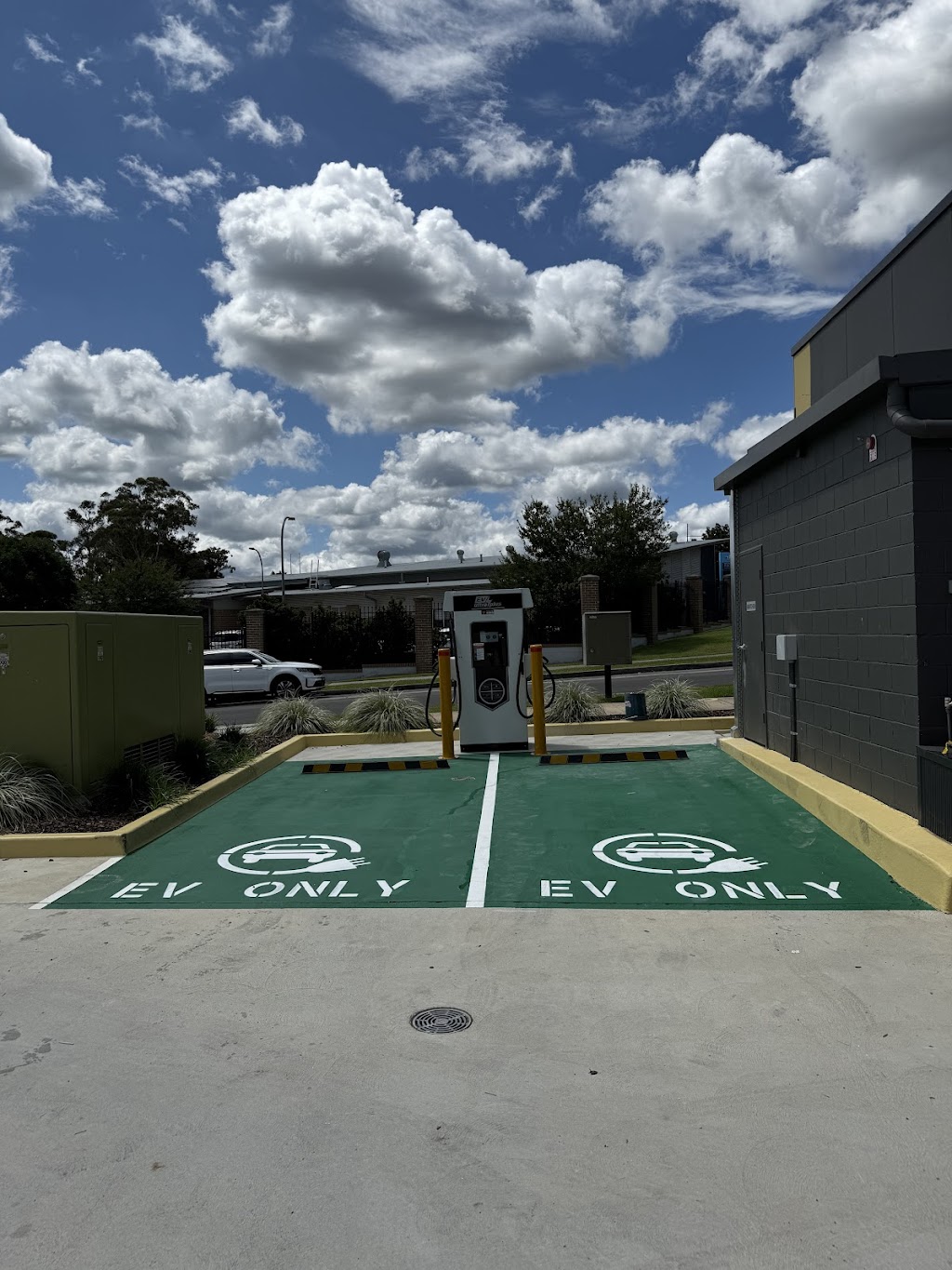 Chargefox Charging Station | 1 Greenbridge Dr, Wilton NSW 2571, Australia | Phone: 1300 518 038