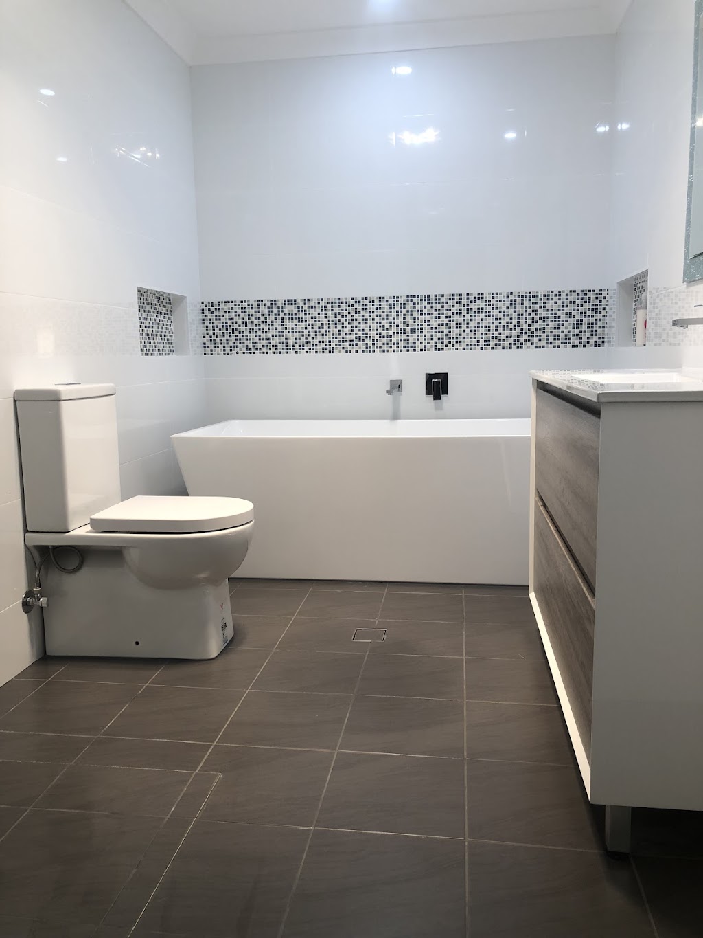 Coastline Building Bathroom renovations -Services Central Coast | 9 Parklands Cl, Bateau Bay NSW 2261, Australia | Phone: 0405 387 661