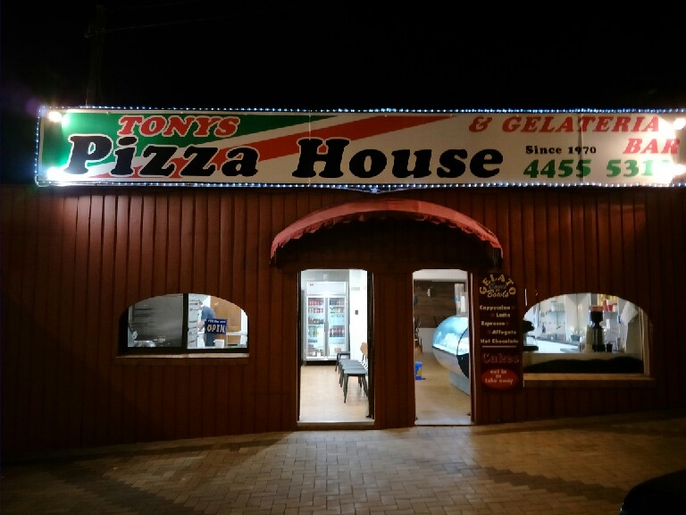 Tonys Pizza House | restaurant | 124 Princes Hwy, Ulladulla NSW 2539, Australia | 0244555319 OR +61 2 4455 5319