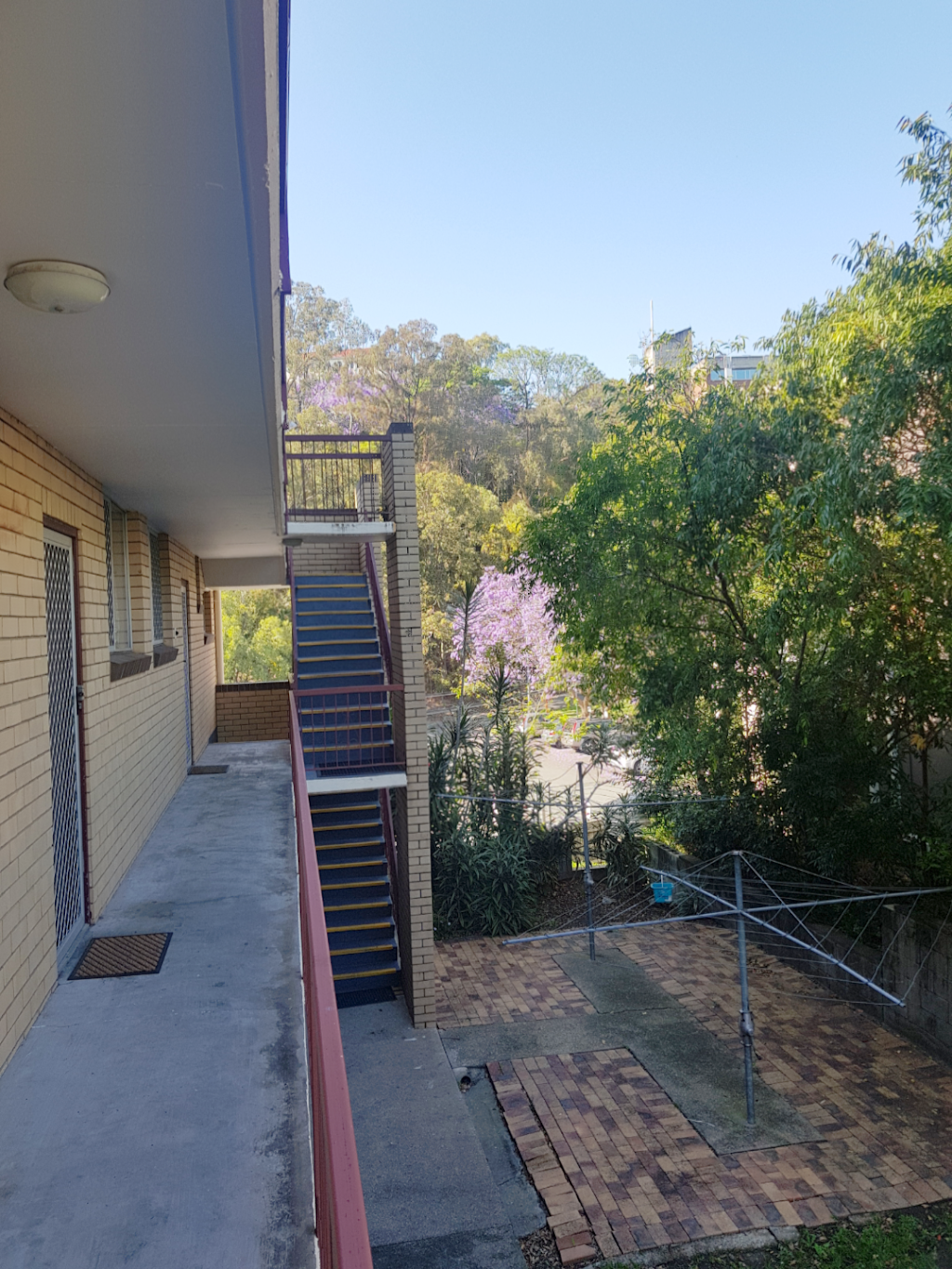 Herston Self-Contained Accommodation | lodging | 24 Garrick Terrace, Herston QLD 4006, Australia | 0400555511 OR +61 400 555 511