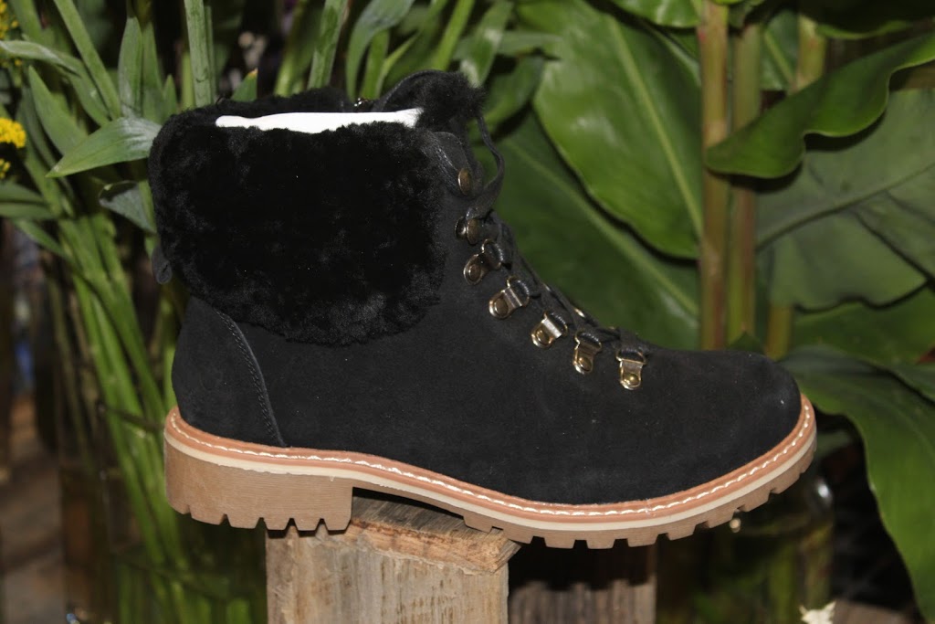 Mornington Peninsula UGGS n more | 42 Mount Eliza Way, Mount Eliza VIC 3930, Australia | Phone: (03) 8900 8965