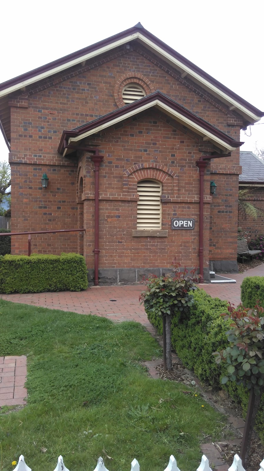 Whittlesea Courthouse Information Centre | travel agency | 74 Church St, Whittlesea VIC 3757, Australia | 0397161866 OR +61 3 9716 1866