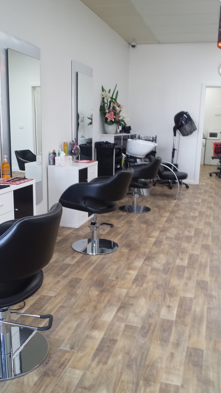 Freshlook hair salon | Shop 6b 2montague rd, Near to henderson rd pooraka, Pooraka SA 5095, Australia | Phone: 0433 656 523