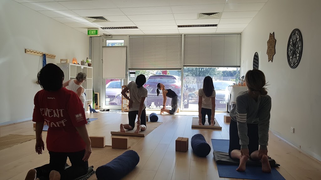 Downward Duck & Co Yoga Studio | gym | 4/17-19 Miles St, Mulgrave VIC 3170, Australia | 0422773008 OR +61 422 773 008