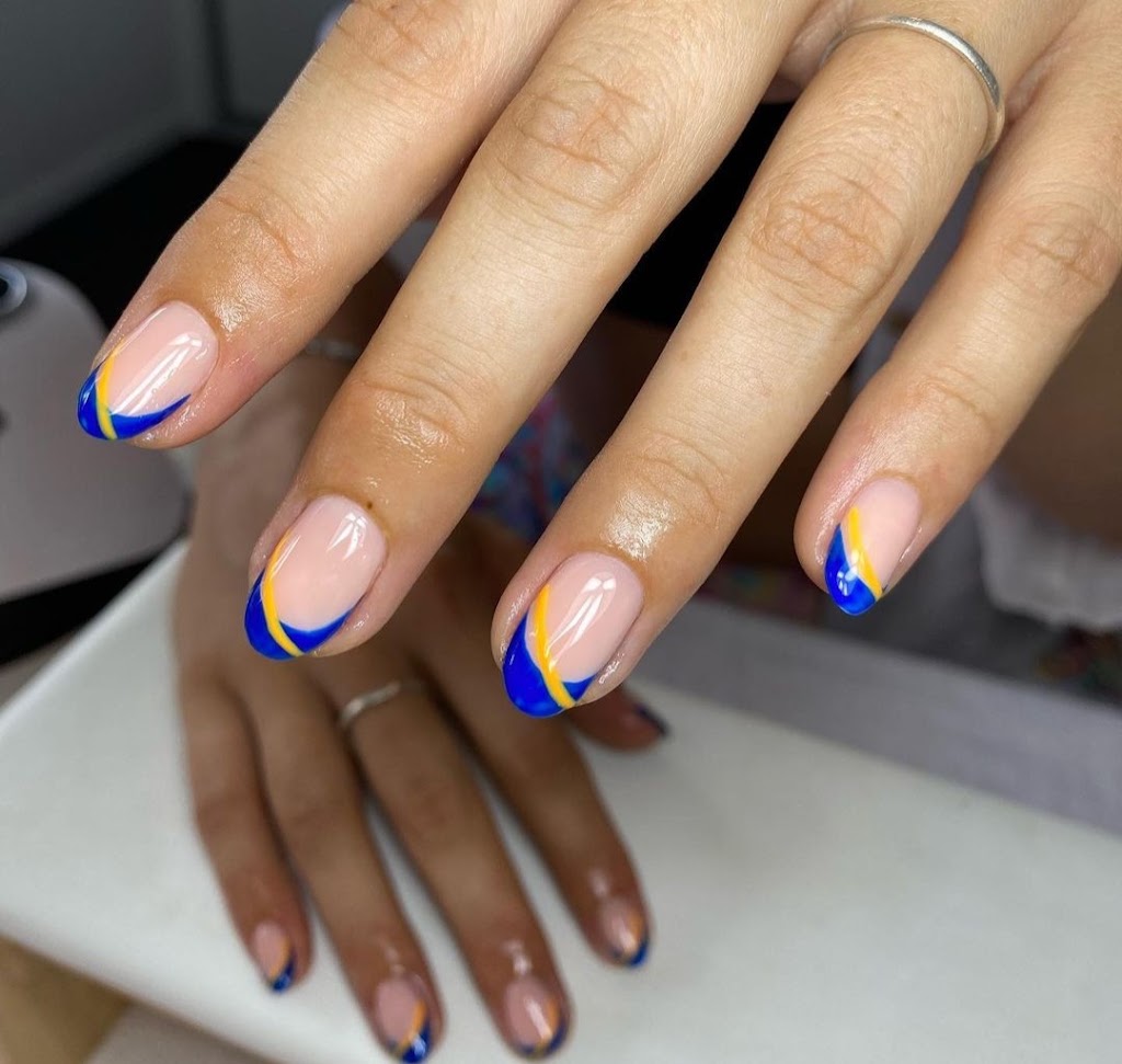 Front Row Beauty Bar | 7/25 Pitcairn Way, Pacific Pines QLD 4211, Australia | Phone: 0420 623 320