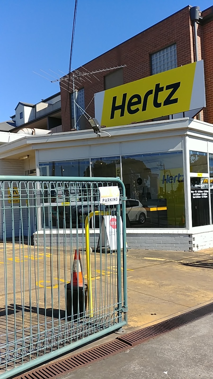 Hertz Car Rental Geelong Downtown | car rental | 18 The Esplanade S, Geelong VIC 3220, Australia | 0352291100 OR +61 3 5229 1100