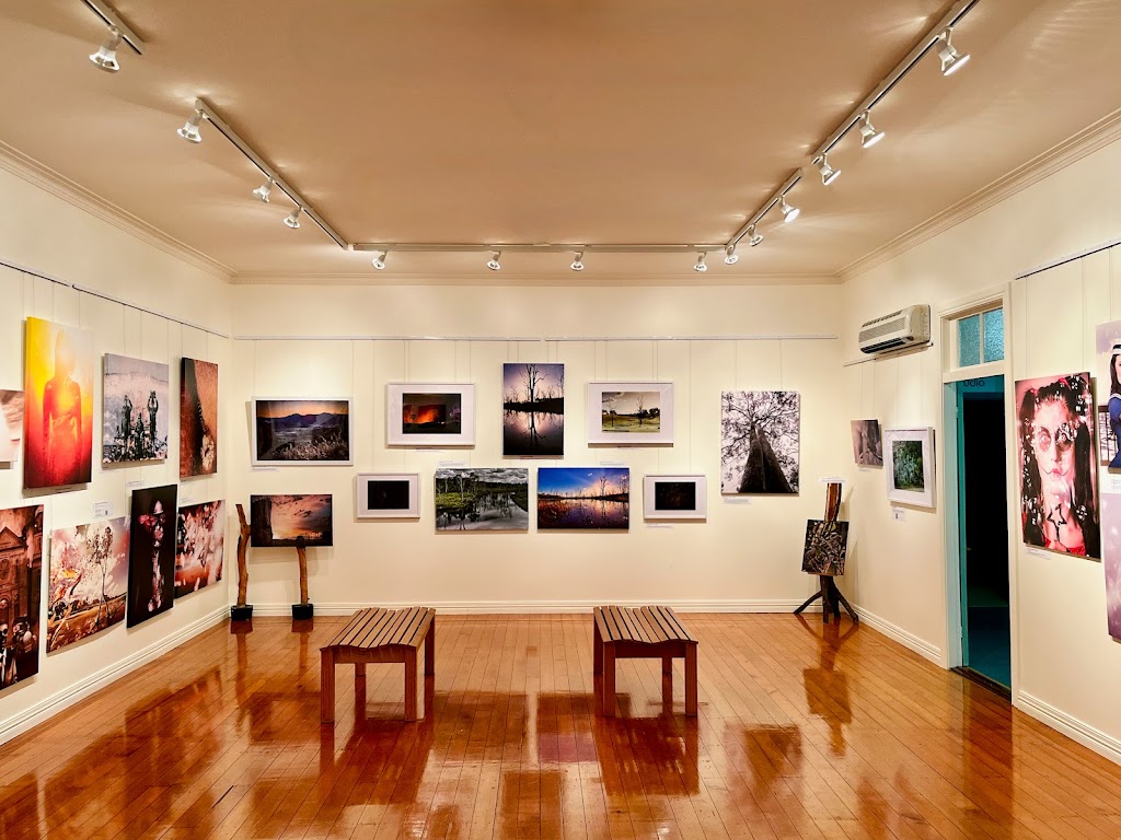 Pat Augustine Cultural Centre & Shelley Kelly Gallery | art gallery | 58 Heusman St, Mount Perry QLD 4671, Australia | 0741563491 OR +61 7 4156 3491