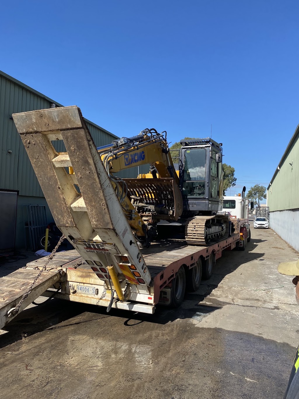 Bobby excavation and demolition | Maroondah Hwy, Croydon VIC 3136, Australia | Phone: 0424 998 091