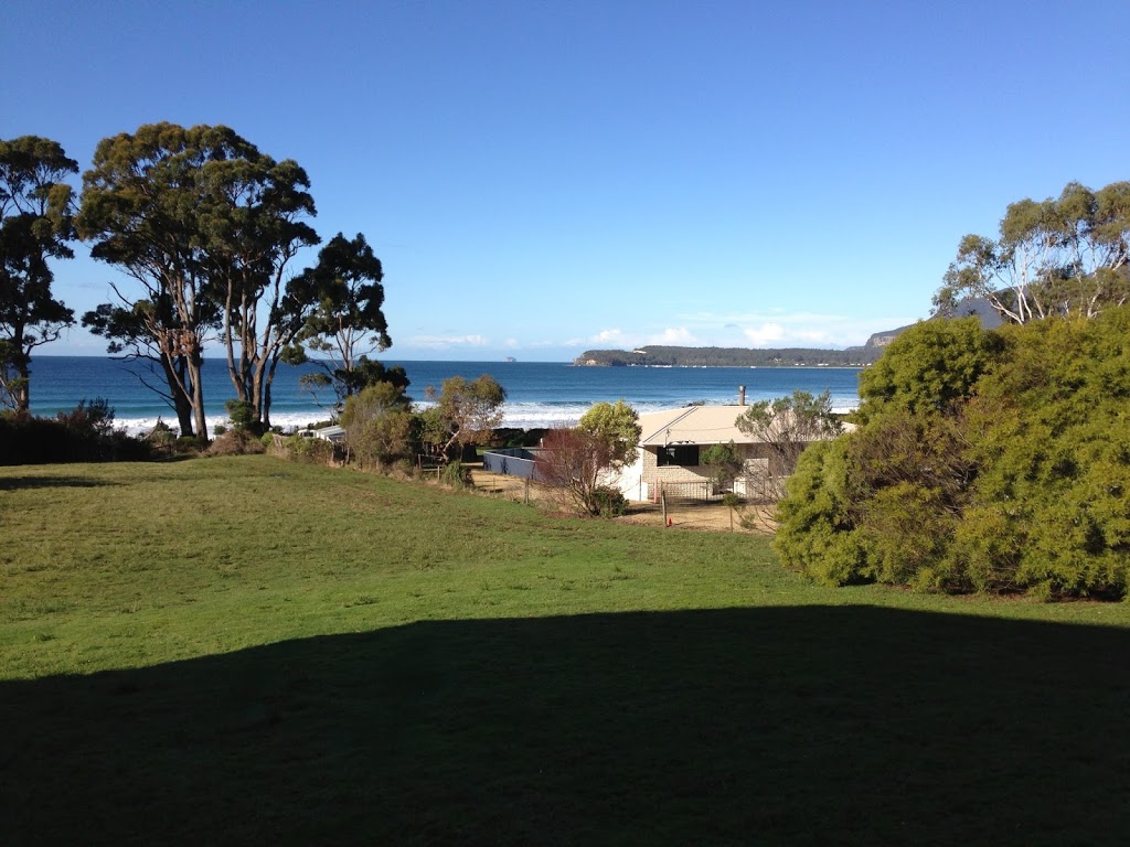 Eaglehawk Neck Beach House | 421 Pirates Bay Dr, Eaglehawk Neck TAS 7179, Australia | Phone: 0419 639 255