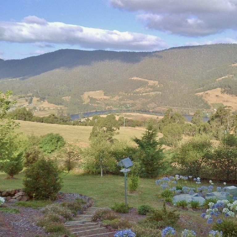 HOUSE ON THE HILL BED AND BREAKFAST | 186 Scenic Hill Rd, Huonville TAS 7109, Australia | Phone: (03) 6264 1665
