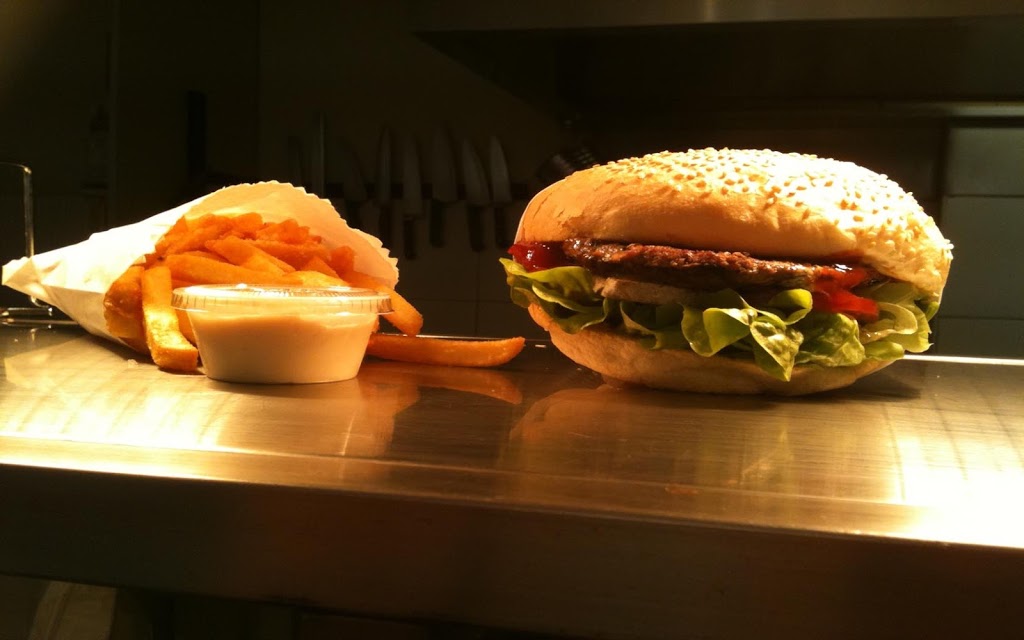 BenBry Burgers Dee Why Beach | 14 The Strand, Dee Why NSW 2099, Australia | Phone: (02) 8068 2186