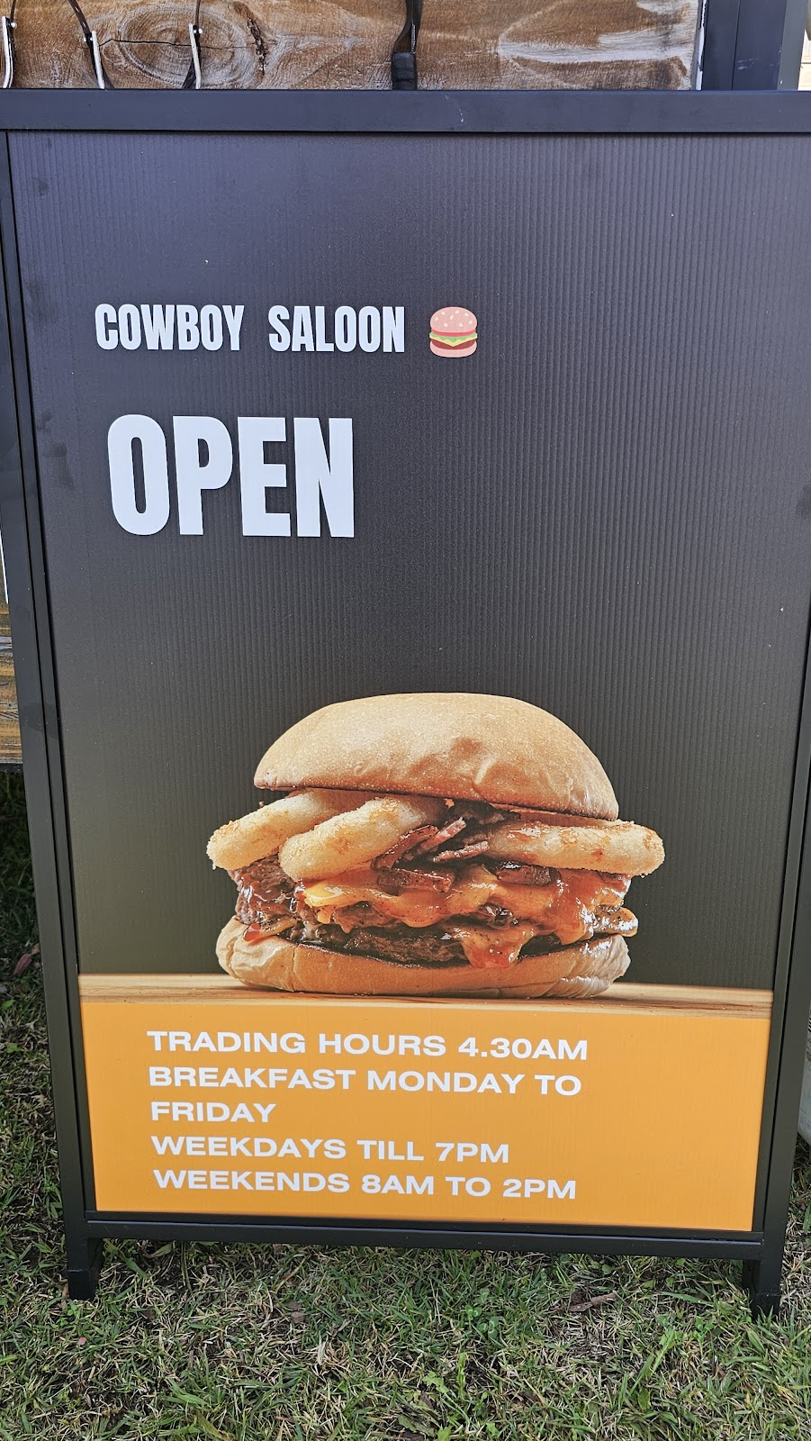 Cowboy Burger Saloon | Albatross Road &, Braidwood Rd, Nowra Hill NSW 2540, Australia | Phone: 0401 391 752