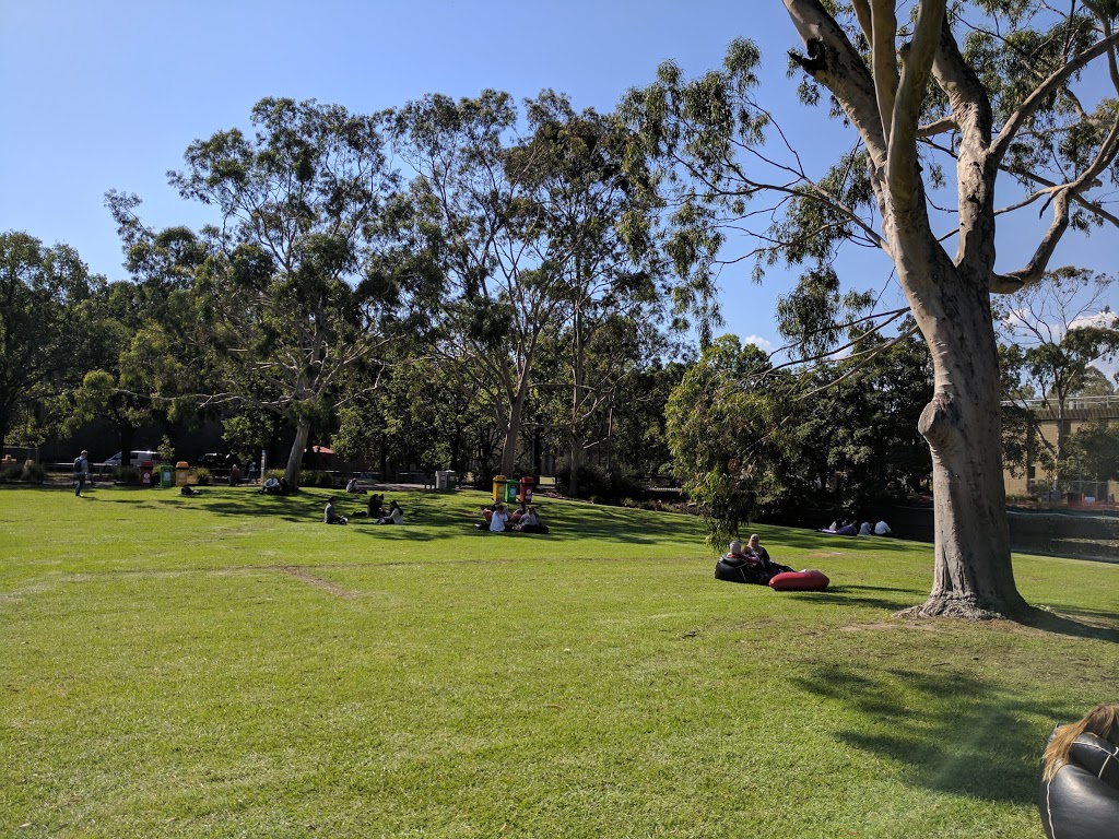 Simpson Lawn | park | Bundoora VIC 3083, Australia
