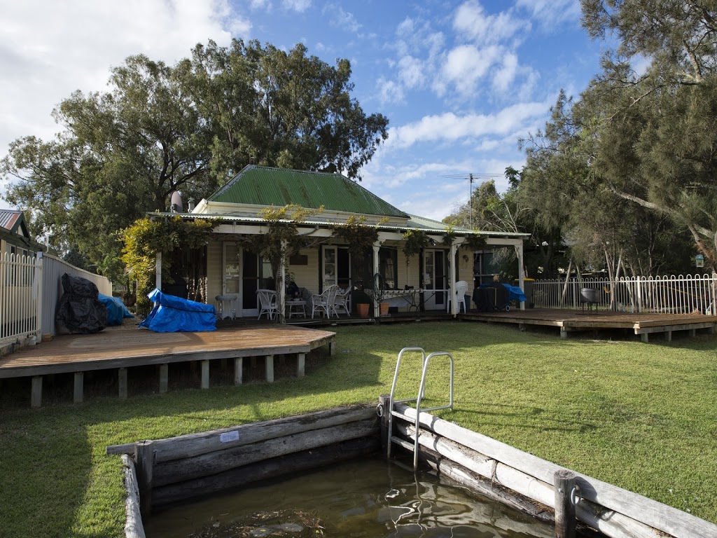 Mandurah Riverfront Holiday Rental | lodging | 42 Culeenup Rd, North Yunderup WA 6208, Australia | 0418950042 OR +61 418 950 042