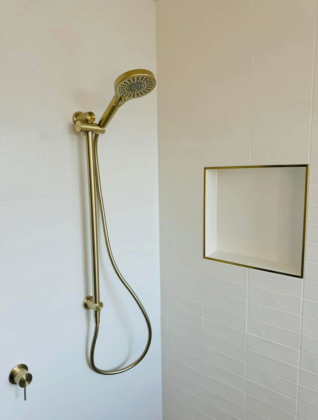 Yabbarra Bathrooms & Tiling Service | 1 Mort Ave, Dalmeny NSW 2546, Australia | Phone: 0429 103 588