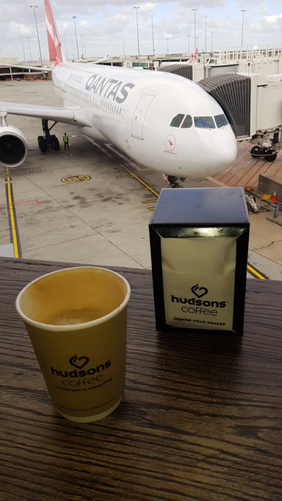 Hudsons Coffee T2 | cafe | T2 International Departures, Melbourne Airport VIC 3045, Australia | 0393382385 OR +61 3 9338 2385