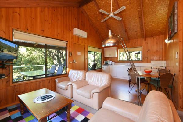 Cabin Treekist @ Kangaroo Valley | lodging | 36/390 Mount Scanzi Rd, Kangaroo Valley NSW 2577, Australia | 1300386170 OR +61 1300 386 170