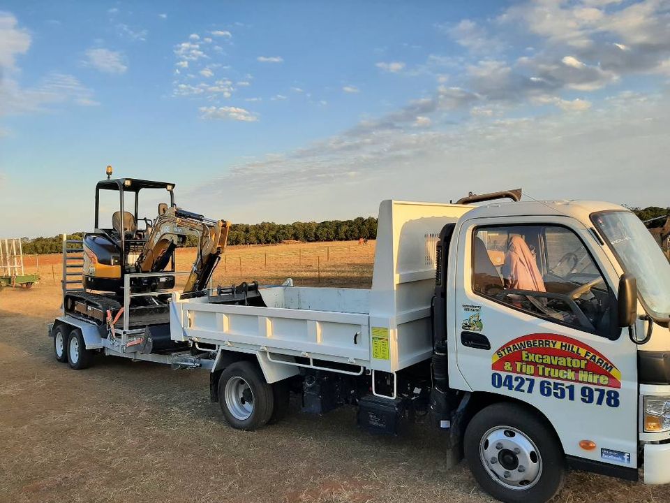 Strawberry Hill Farm Excavator & Tip Truck Hire | 73 Henkers Rd, Oakwood QLD 4670, Australia | Phone: 0427 651 978