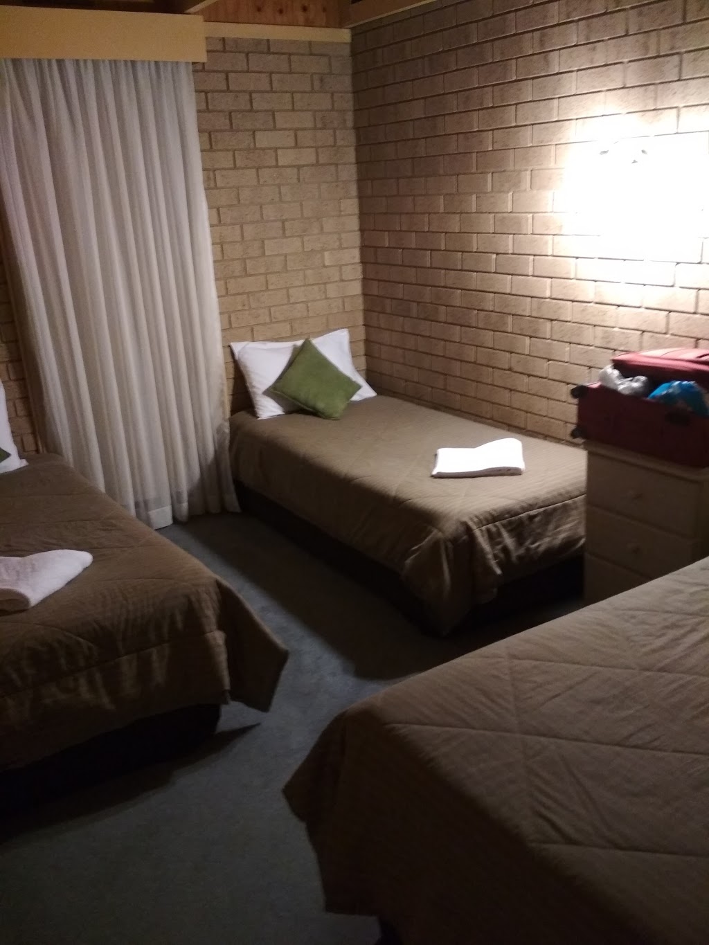 High Country Motor Inn | 13-17 Great Alpine Rd, Bright VIC 3741, Australia | Phone: (03) 5755 1244