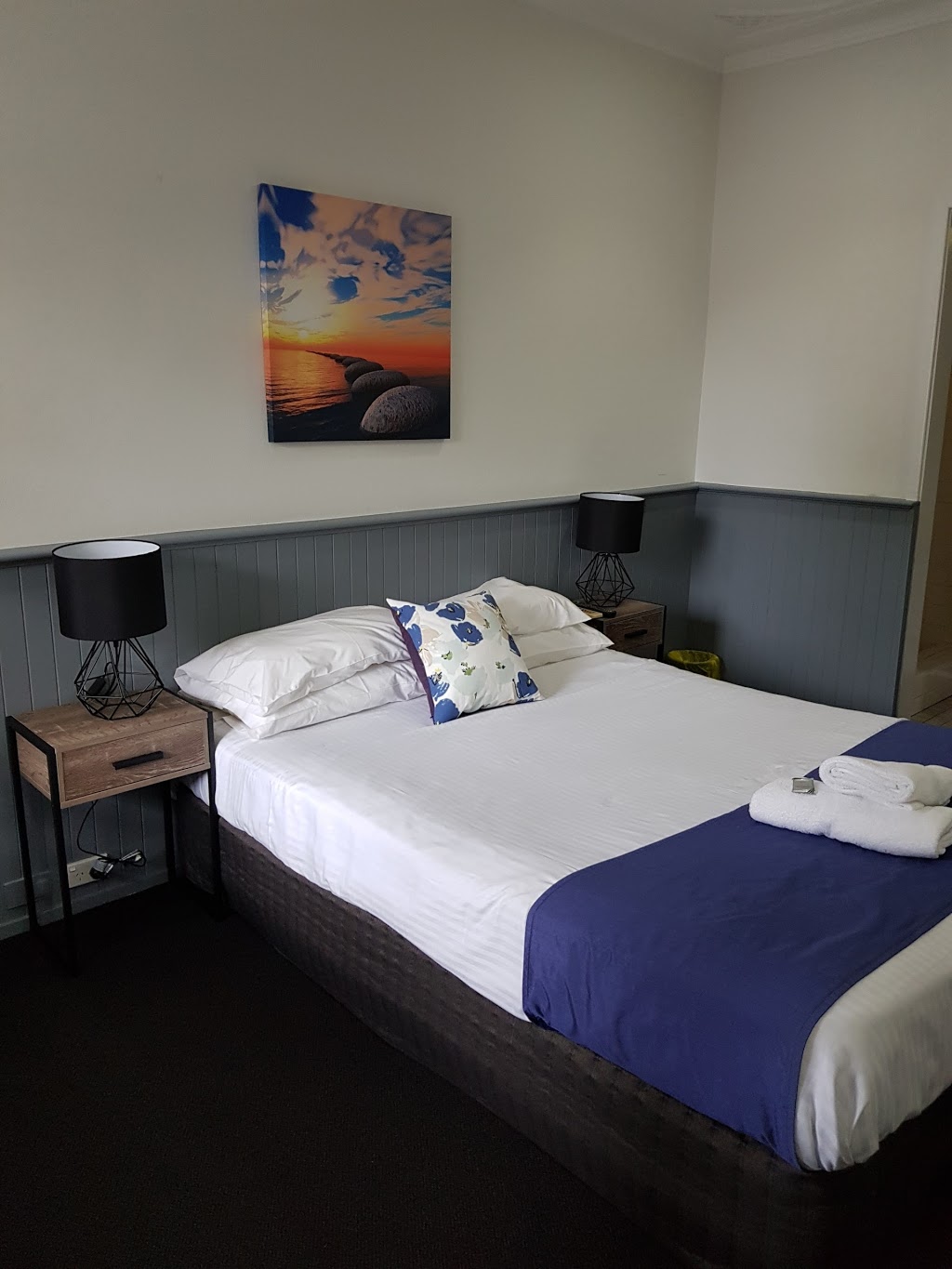 Squids Ink Motel | lodging | 690 Pacific Hwy, Belmont NSW 2280, Australia | 0249477223 OR +61 2 4947 7223