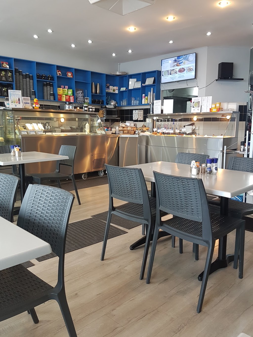 Dolce Lucias Cafe Lunch Bar | 9/3 South St, Canning Vale WA 6155, Australia | Phone: (08) 9455 2478