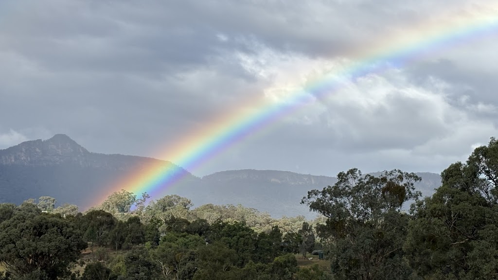 Capertee Mountain View Retreats | 1 Port Macquarie Rd, Bogee NSW 2849, Australia | Phone: 0432 922 653
