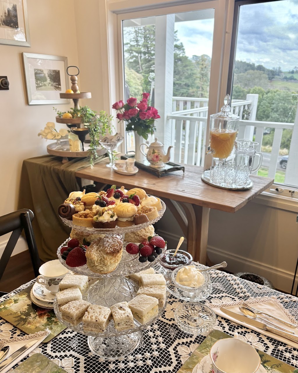 Gembrook Manor Bed & Breakfast / High Tea | 10 Gembrook-Launching Pl Rd, Gembrook VIC 3783, Australia | Phone: 0422 205 568