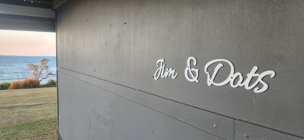 Jim and Dots Beachfront Escape | 4 First Ave, Arrawarra Headland NSW 2456, Australia | Phone: (02) 6654 1148