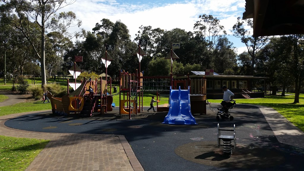 Ruddock Park | park | 34 Quarter Sessions Rd, Westleigh NSW 2120, Australia | 0298476666 OR +61 2 9847 6666