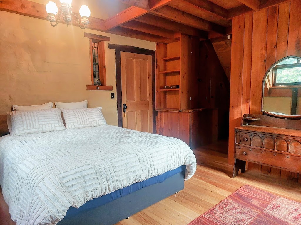 Kinglake Cottage | 14 Whittlesea-Kinglake Rd, Kinglake VIC 3763, Australia | Phone: 0423 521 932