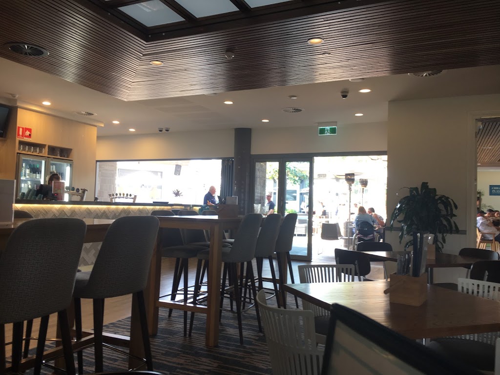 Tacking Point Tavern | restaurant | 102a Ocean Dr, Port Macquarie NSW 2444, Australia | 0265823939 OR +61 2 6582 3939