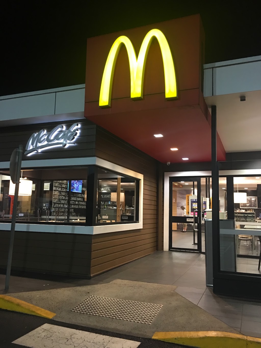 McDonalds Ballina | restaurant | 56 Bangalow Rd, Ballina NSW 2478, Australia | 0266868777 OR +61 2 6686 8777