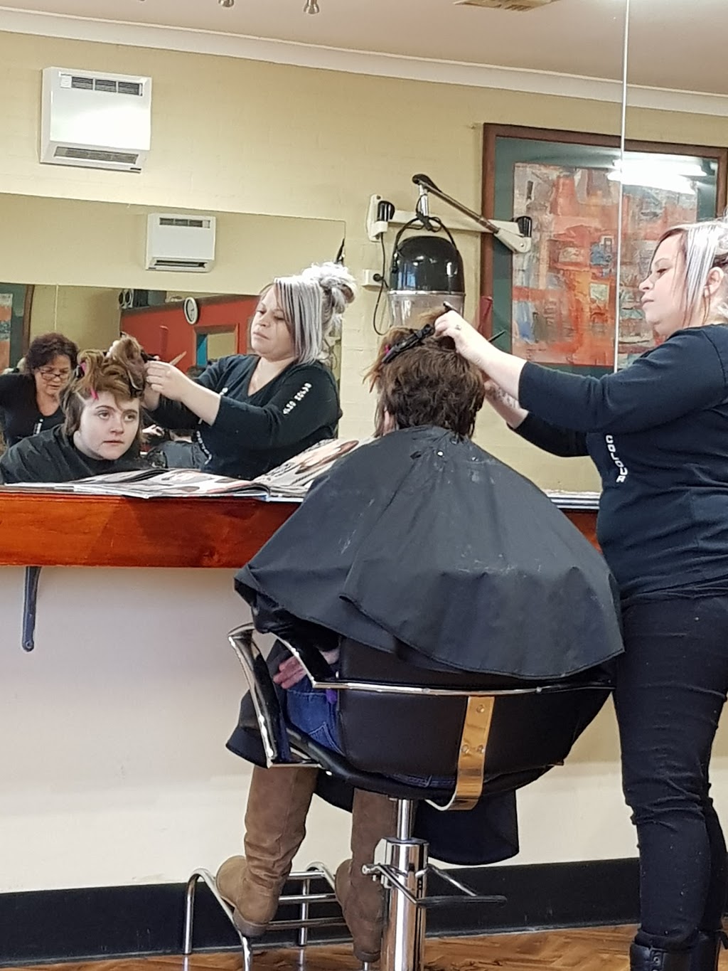 Sharons Short Cuts | hair care | 5/261 Gunnedah Rd, Westdale NSW 2340, Australia | 0267615143 OR +61 2 6761 5143